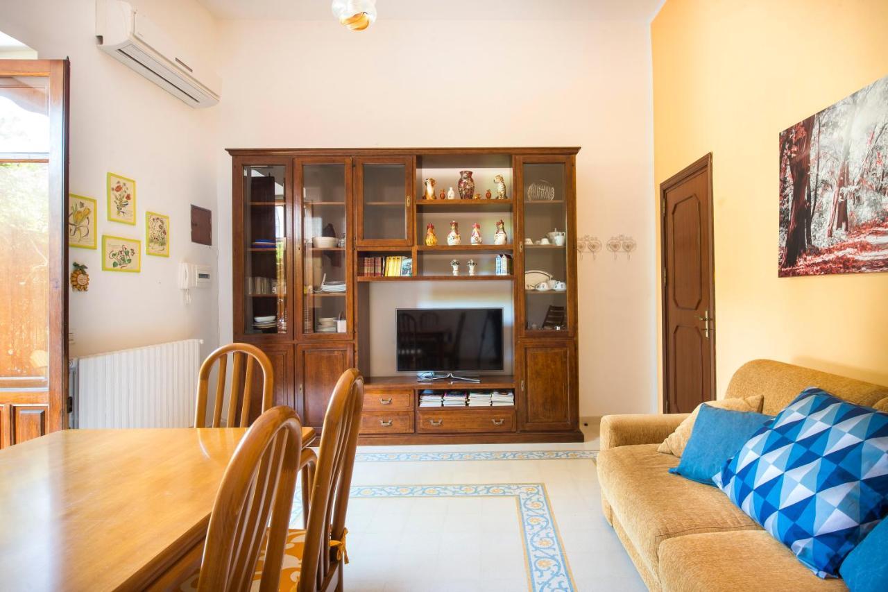La Casa Di Sara A Mondello Apartment Bagian luar foto