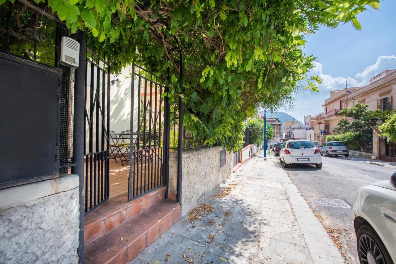 La Casa Di Sara A Mondello Apartment Bagian luar foto